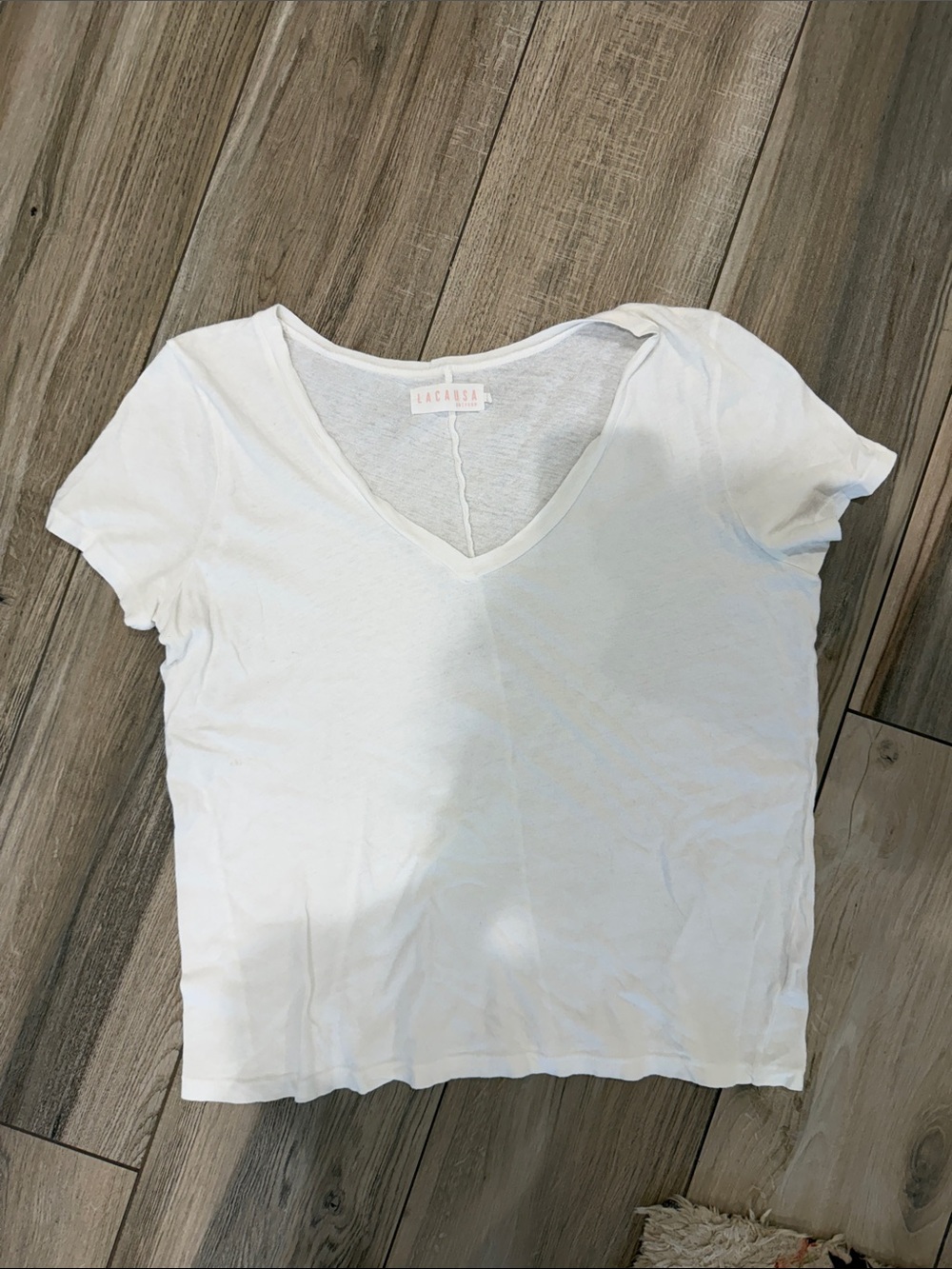 LACAUSA White V-Neck Short Sleeve Tee